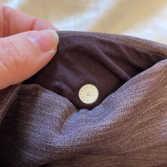 Lulu Lemon size 4 cropped leggings - Picture 3 of 3